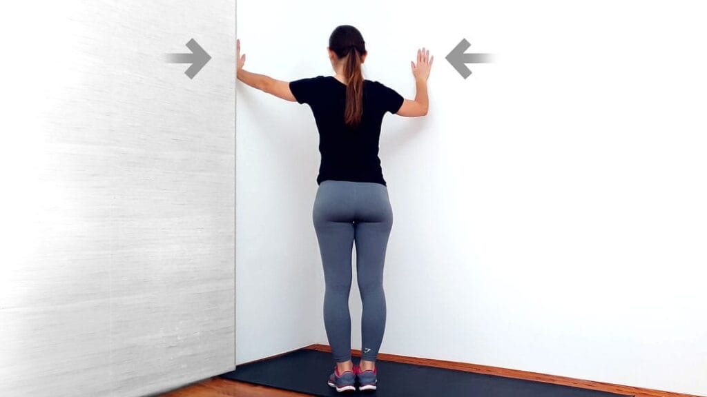Razteg prsnega koša ob steni korak 2
