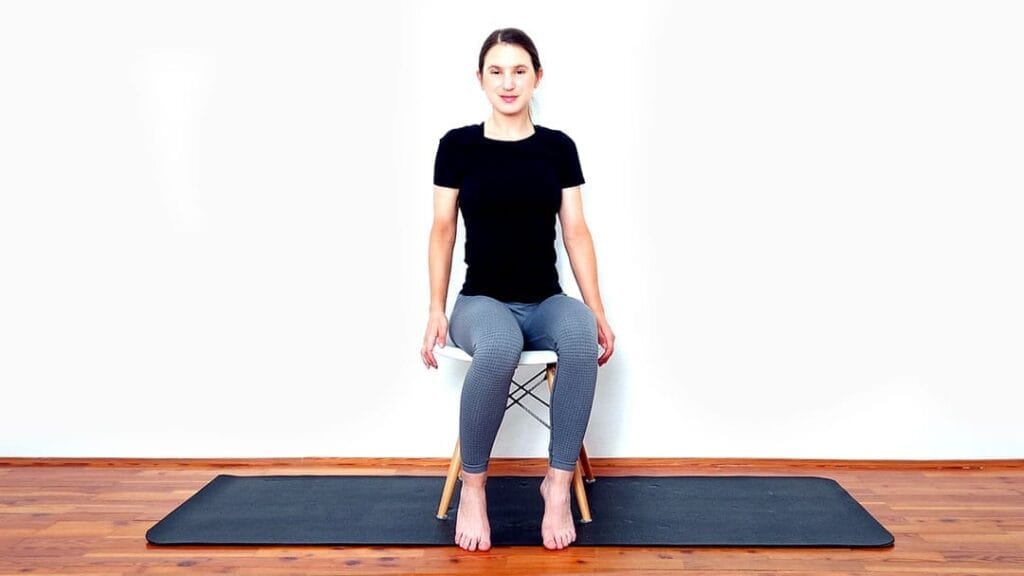 Rotacija trupa v sedečem položaju korak 1